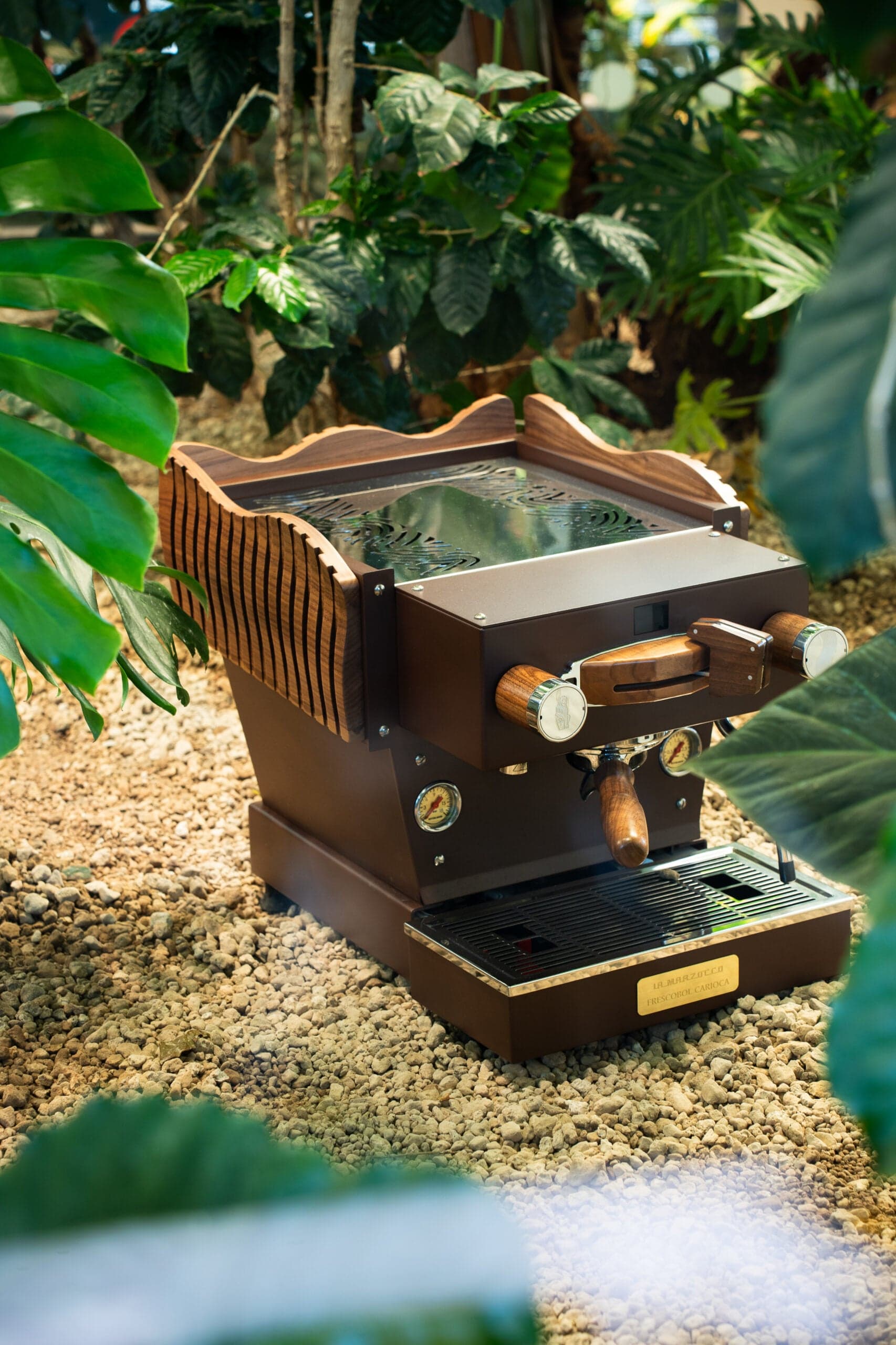 La Marzocco Just Let a Beach Towel Brand Redesign Its Espresso Machine — Photo: La Marzocco × Frescobol Carioca